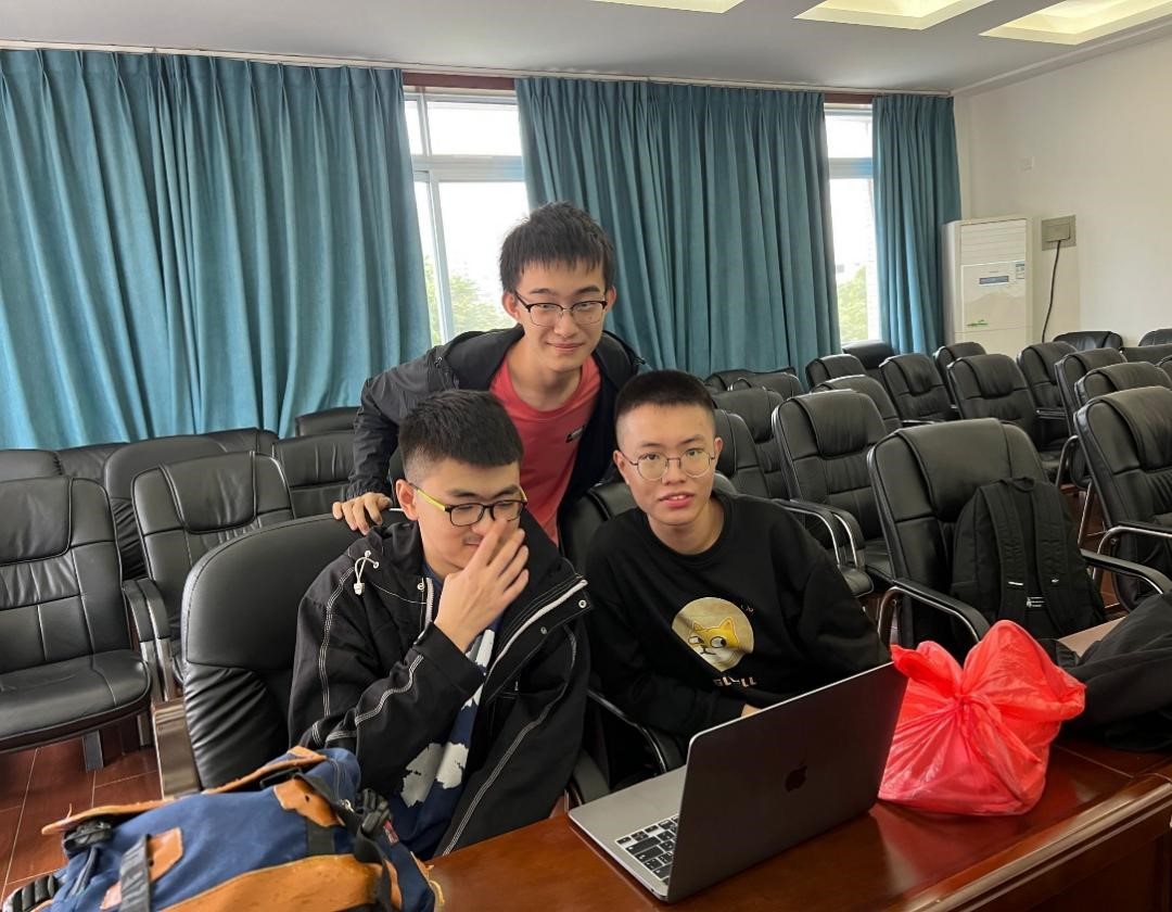 我们学子在四川省大学生程序设计大赛夺一金四铜