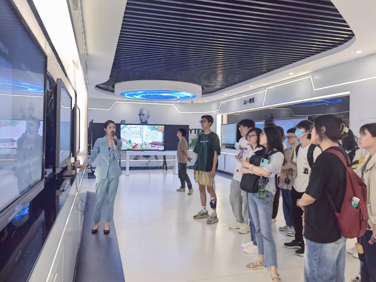 AI赋能未来，我们学子参加科大讯飞四川分公司企业开放日活动