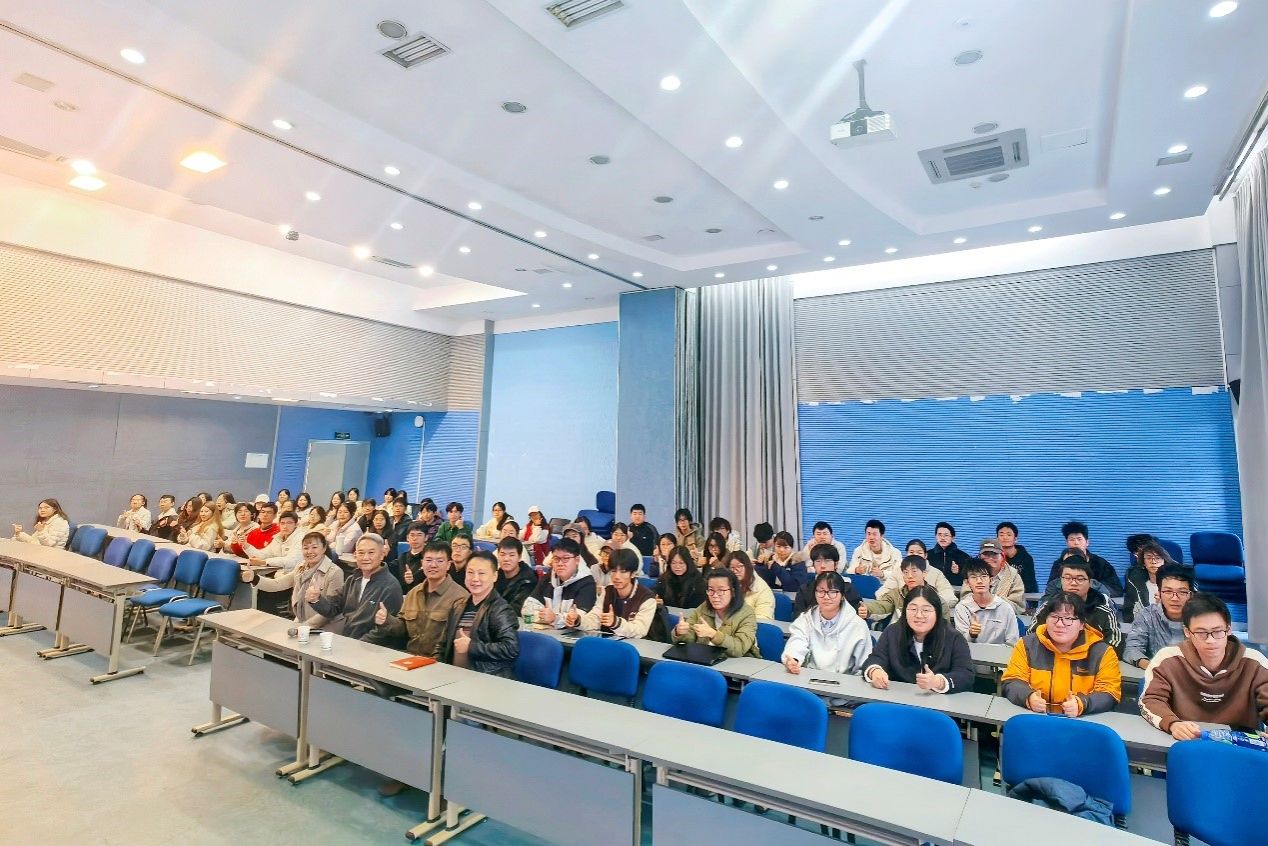 我们举行网络空间安全系列活动首场讲座